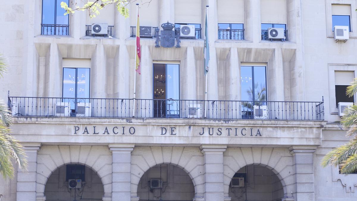 El PSOE andaluz reconduce su estrategia judicial con los contratos de salud tras su fiasco al querer abrir una «causa general»