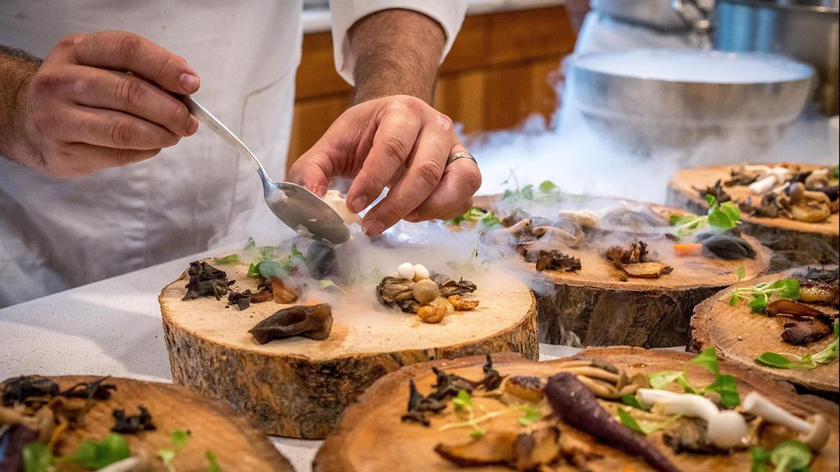 La falta de conciliación, principal barrera para las mujeres en la alta cocina: «Ser madre supone una piedra en el camino»