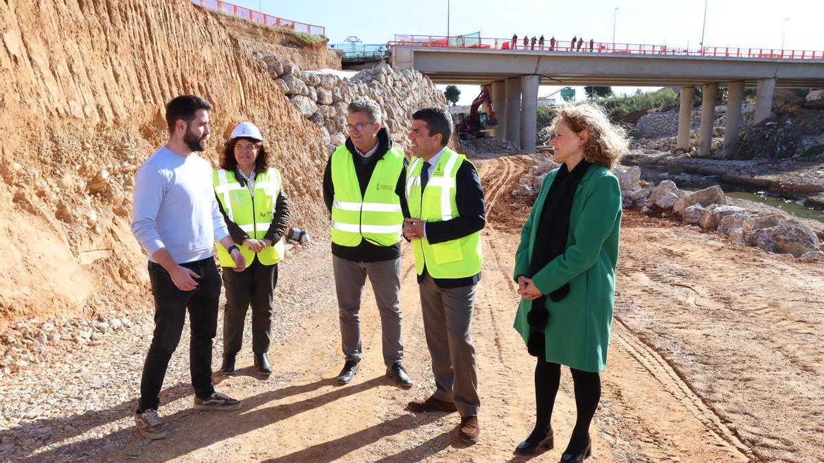 La única alcaldesa del PP que habló con Mazón en la DANA: “Fue a las tres de la madrugada en el móvil de un compañero”