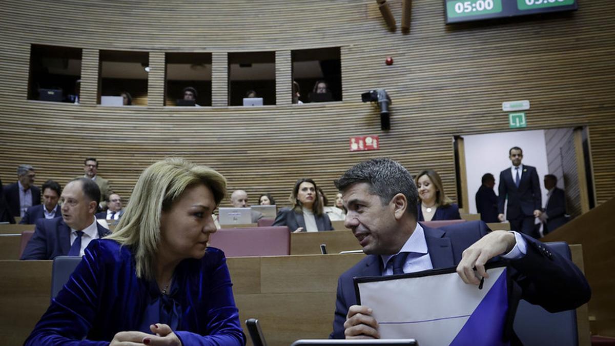 Las mentiras de Mazón y Camarero en las Corts: insisten en culpar a Aemet y a la CHJ pese a los audios y la documentación oficial