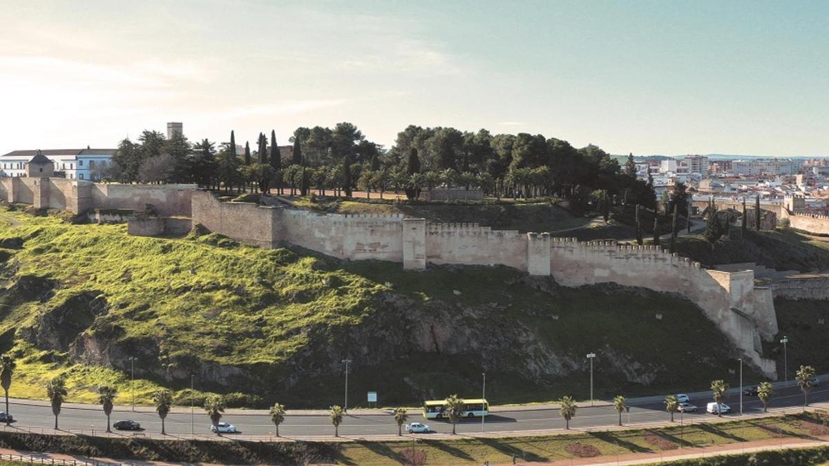 Ni la de Lugo ni la de Ávila: esta es la muralla más grande de España (y de Europa)