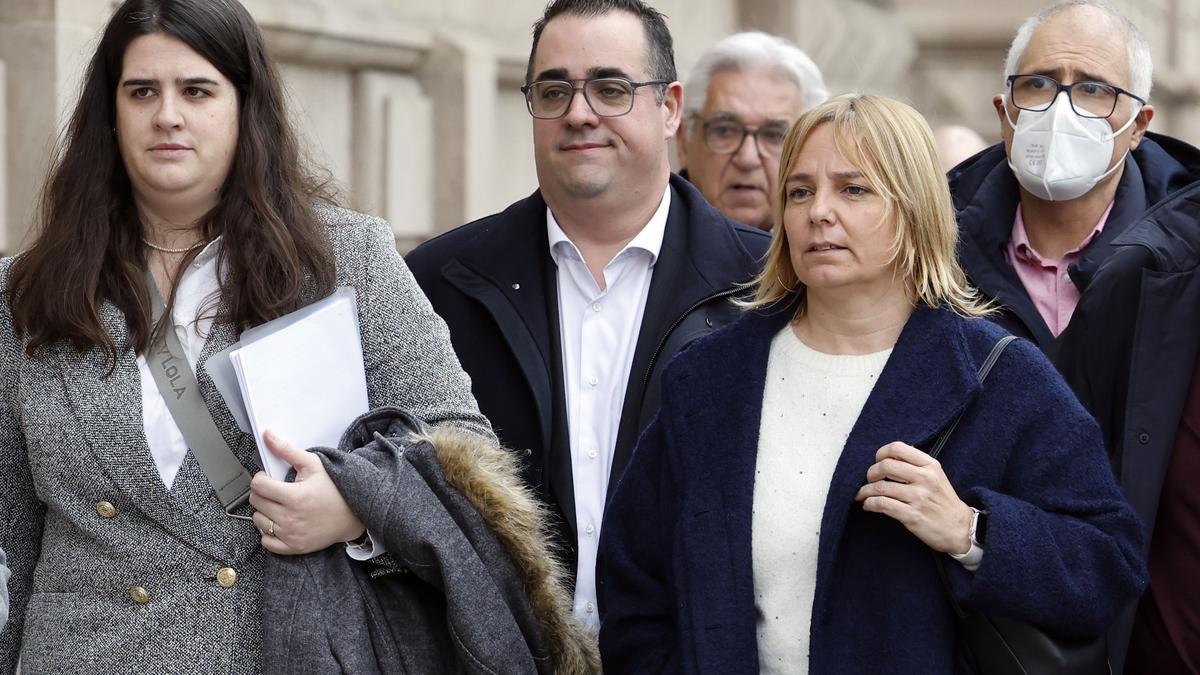 Dos exconcejales del PSC en L’Hospitalet admiten que simularon un despido y devuelven 47.000 euros