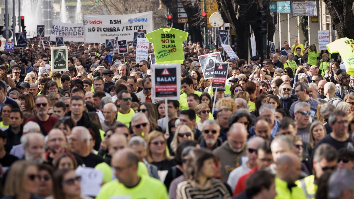 Masiva movilización por el futuro de la industria en Navarra tras los golpes en BSH o Sunsundegui