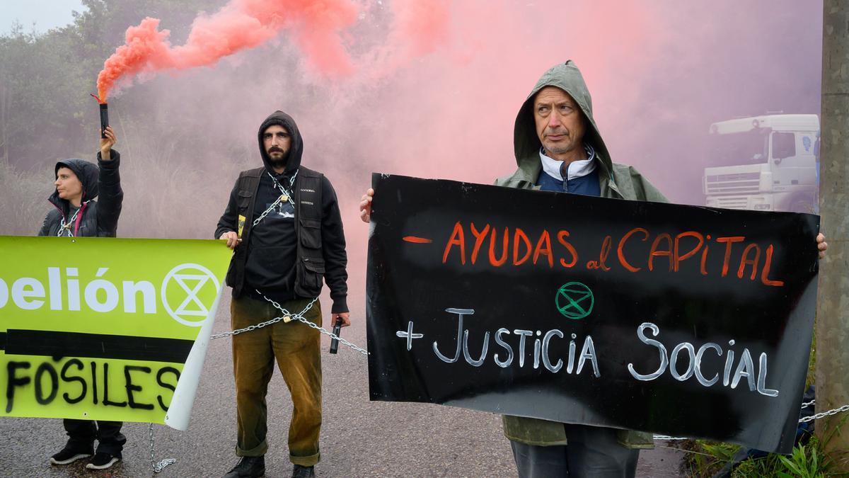 La Audiencia de Asturias archiva la causa contra cinco activistas climáticos que cortaron el tráfico a la entrada de Arcelor