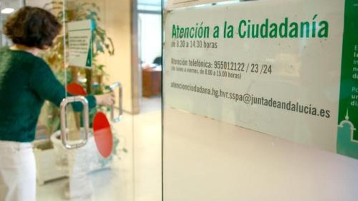 La sanidad andaluza criba las llamadas de pacientes en 72 horas, pero aplaza las citas médicas presenciales y telefónicas