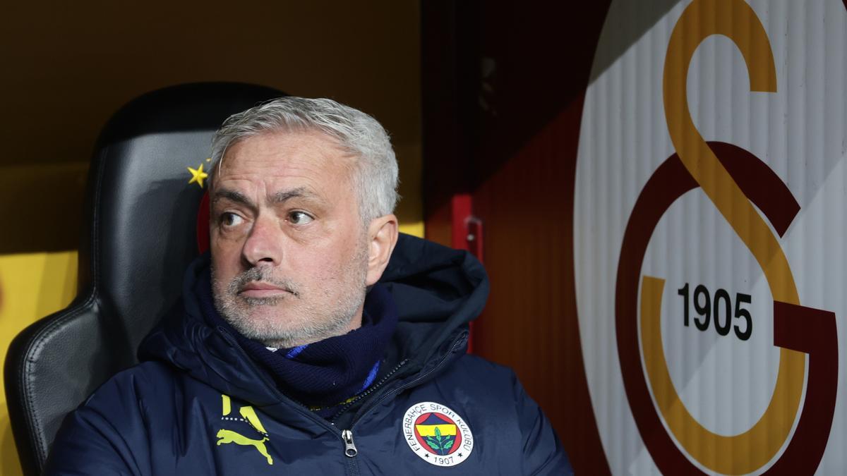 El Galatasaray turco anuncia acciones legales contra Mourinho por «racista» tras acusarles de «saltar como monos»