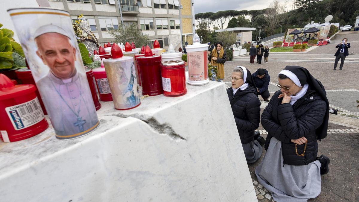 La enfermedad del Papa reactiva la campaña más agresiva de los enemigos de Francisco