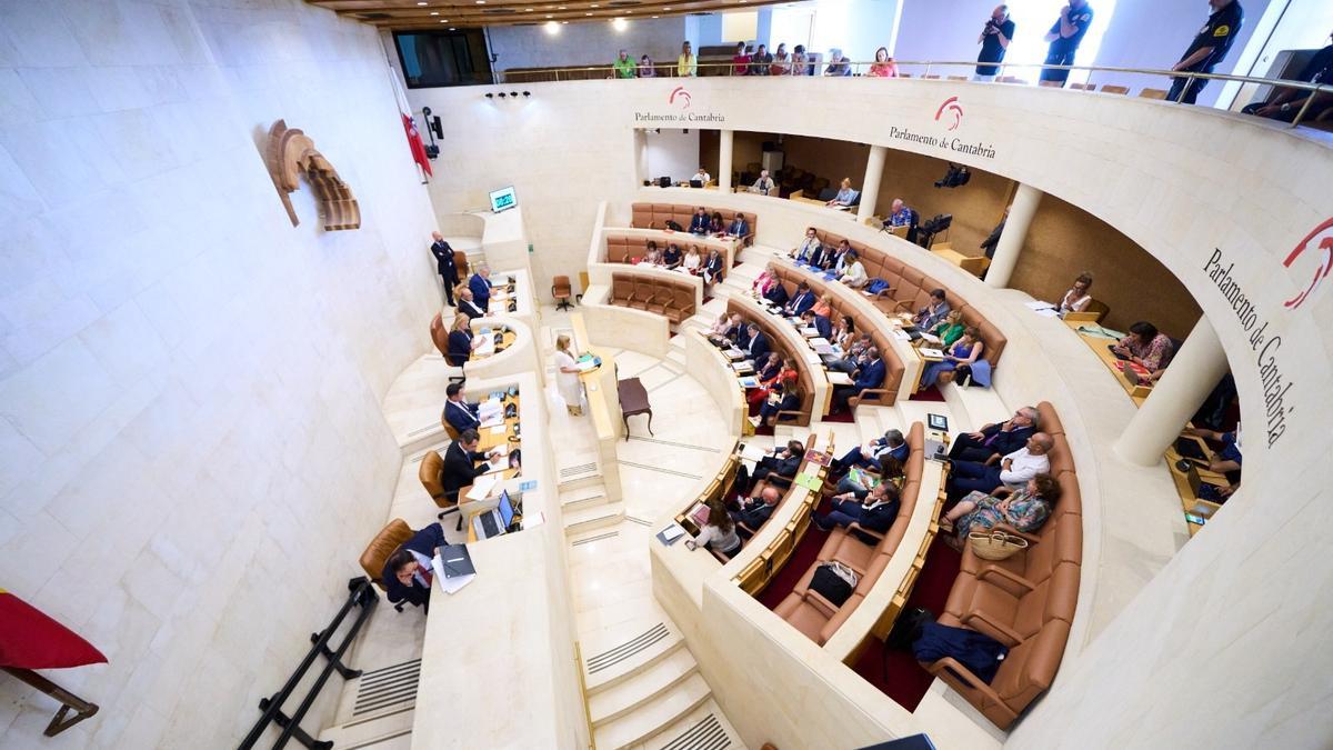 El Parlamento de Cantabria sigue sin reformar su reglamento y sin publicar la declaración de bienes de sus diputados