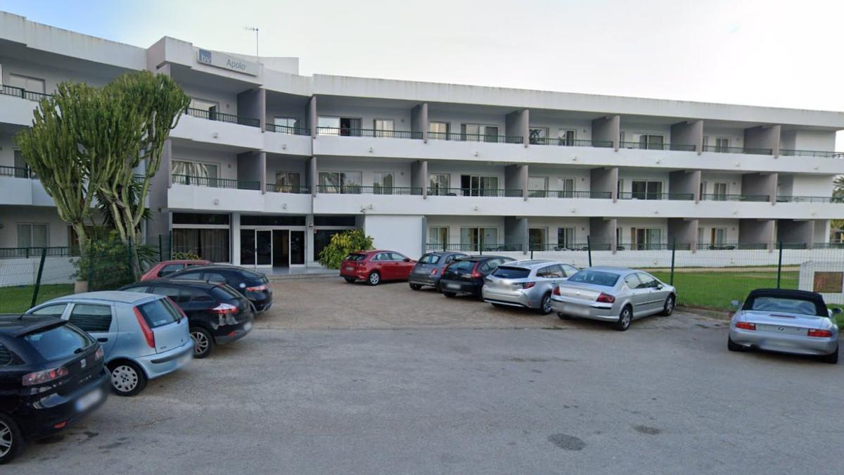 Una empresa de desokupación desaloja a más de 70 personas, entre ellas varios niños, de un hotel de Mallorca