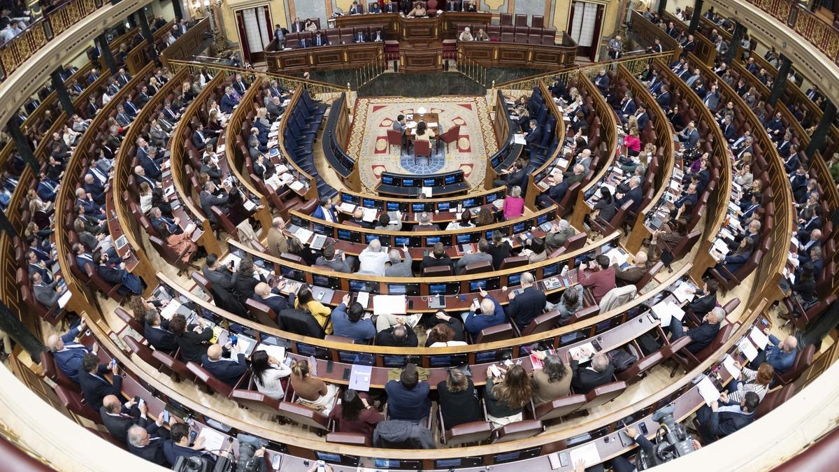 La Asociación de Periodistas Parlamentarios denuncia el acoso a periodistas en el Congreso