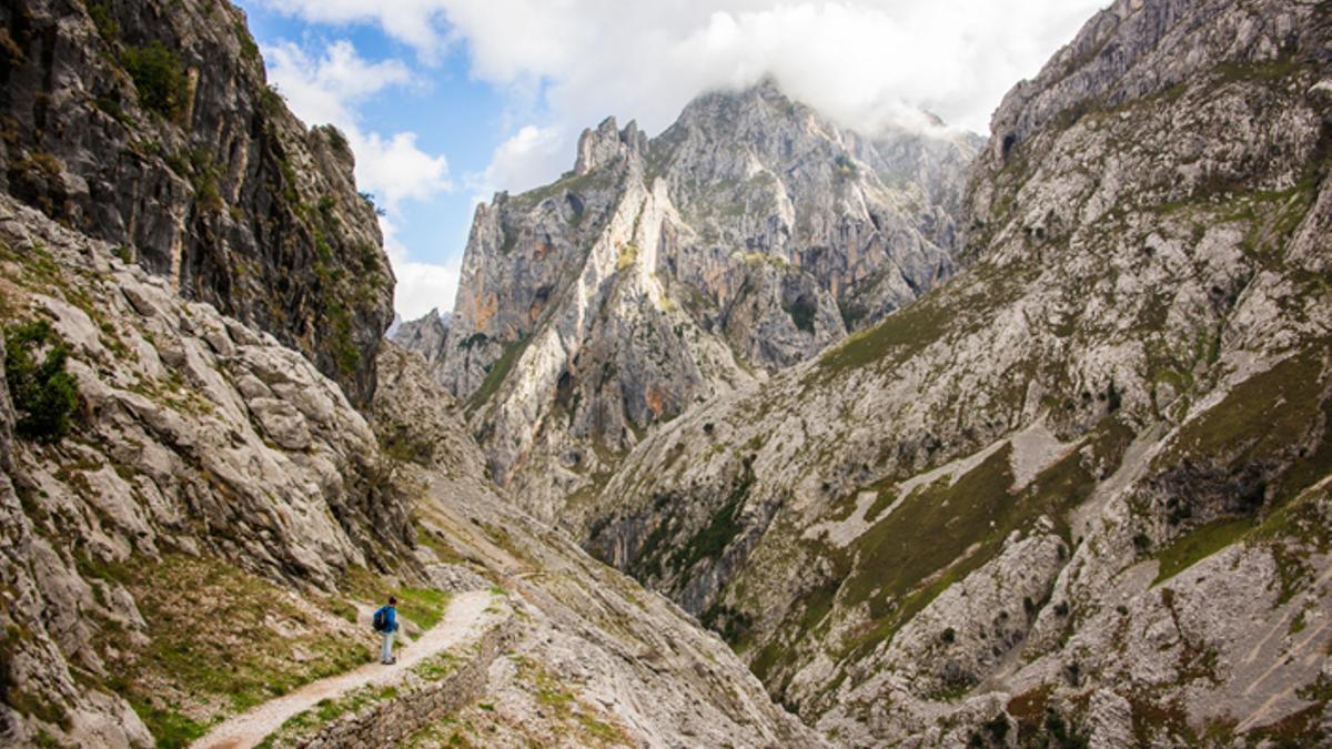 Una ruta espectacular en Asturias: paisajes, historia y una parada para comer