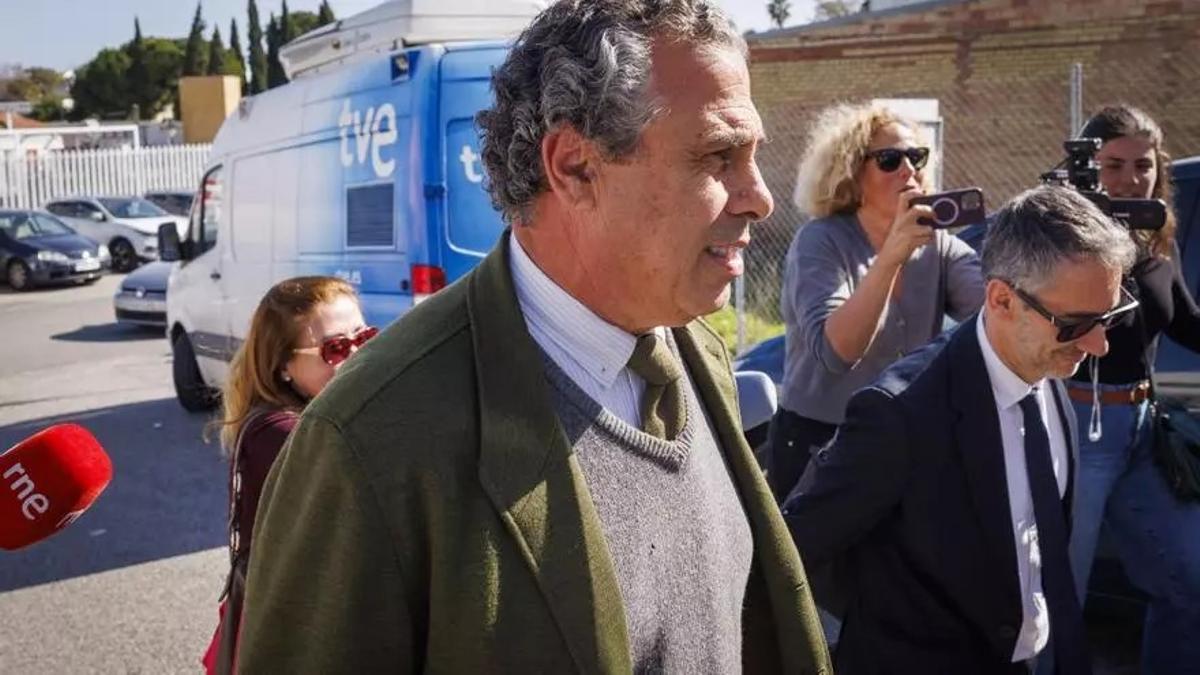 El nieto de la duquesa de Alba admite que los pozos carecían de contador de agua y alega que no sabe cómo funciona la finca