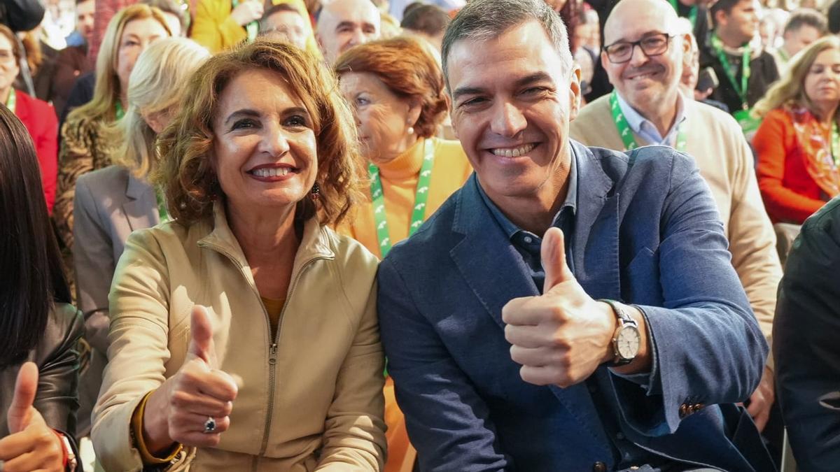 Sánchez a Montero: «Renuncio a mi más estrecha colaboradora, pero gano una presidenta socialista en Andalucía»