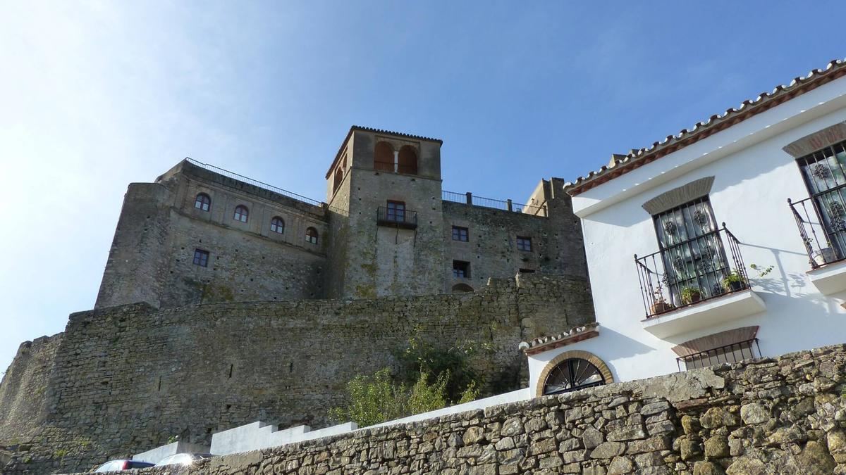 El precioso pueblo que está dentro de un castillo medieval y es perfecto para visitar en Semana Santa