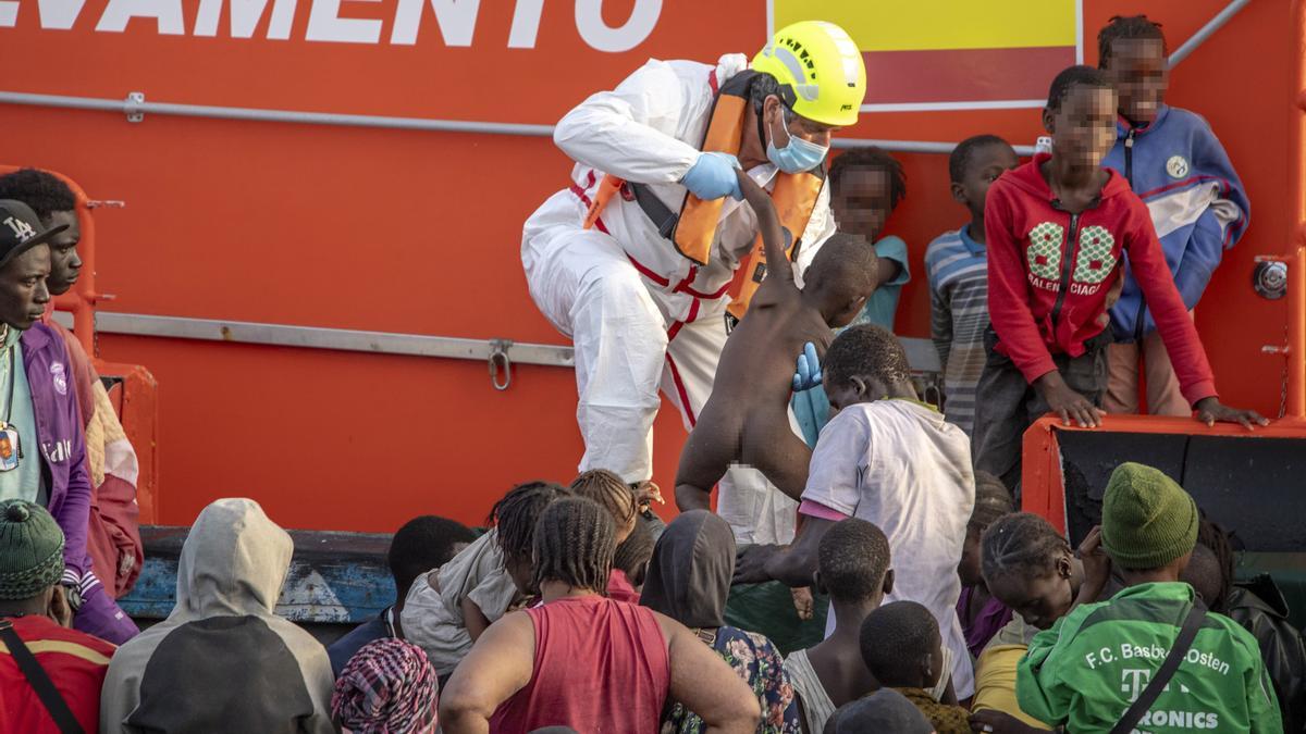 El plan de reubicación de menores migrantes evidencia un problema histórico: España no sabe cuántos acoge