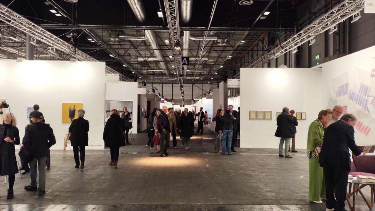 Las galerías españolas apagan ARCO para reclamar la bajada del IVA cultural prometida por Urtasun