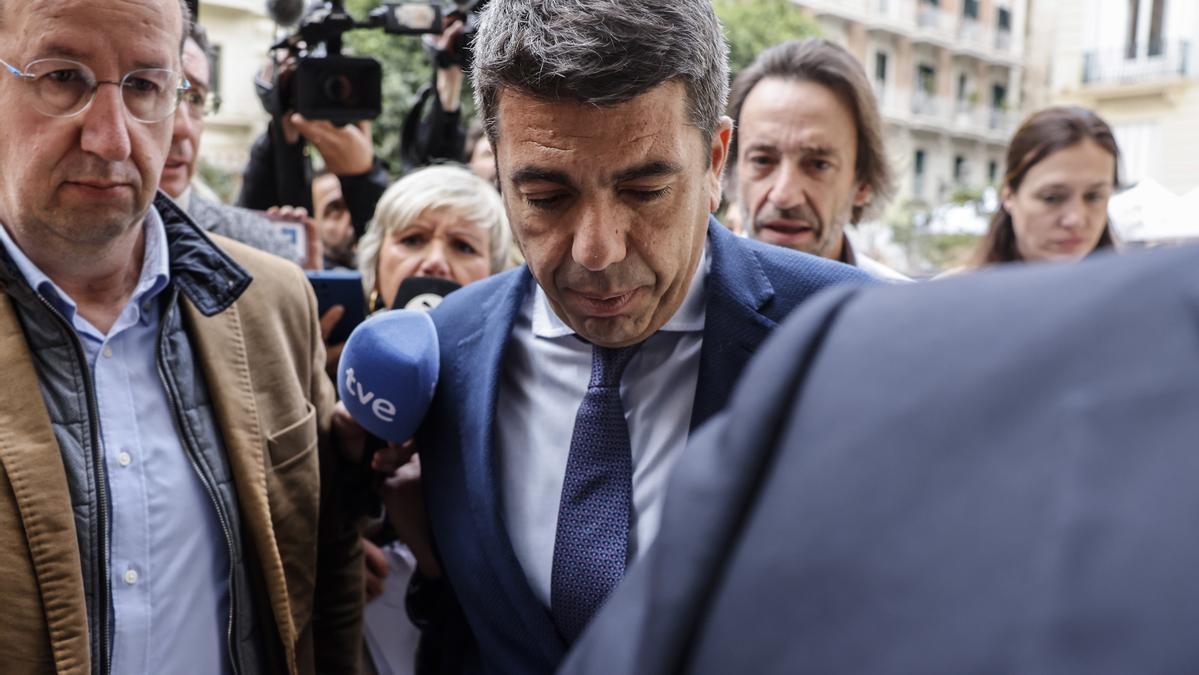 El insoportable olor a muerto de Mazón