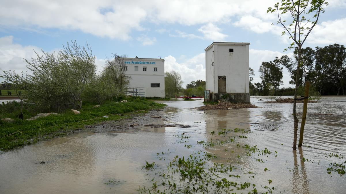 Un matrimonio desaparece en un pueblo de Sevilla arrastrado por un arroyo