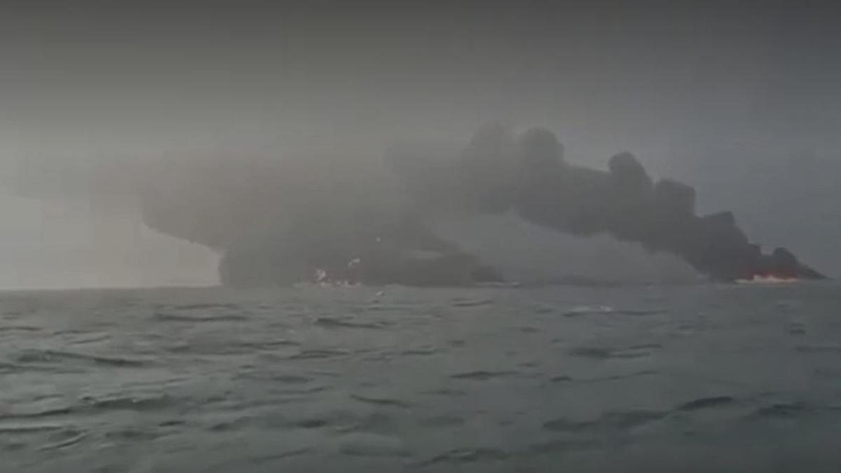 Un petrolero y un carguero se incendian tras chocar en el mar del Norte