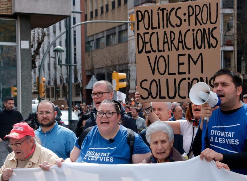 Centenares de personas protestan en nueve ciudades catalanas contra el «caos» en Rodalies: «La paciencia se ha acabado»