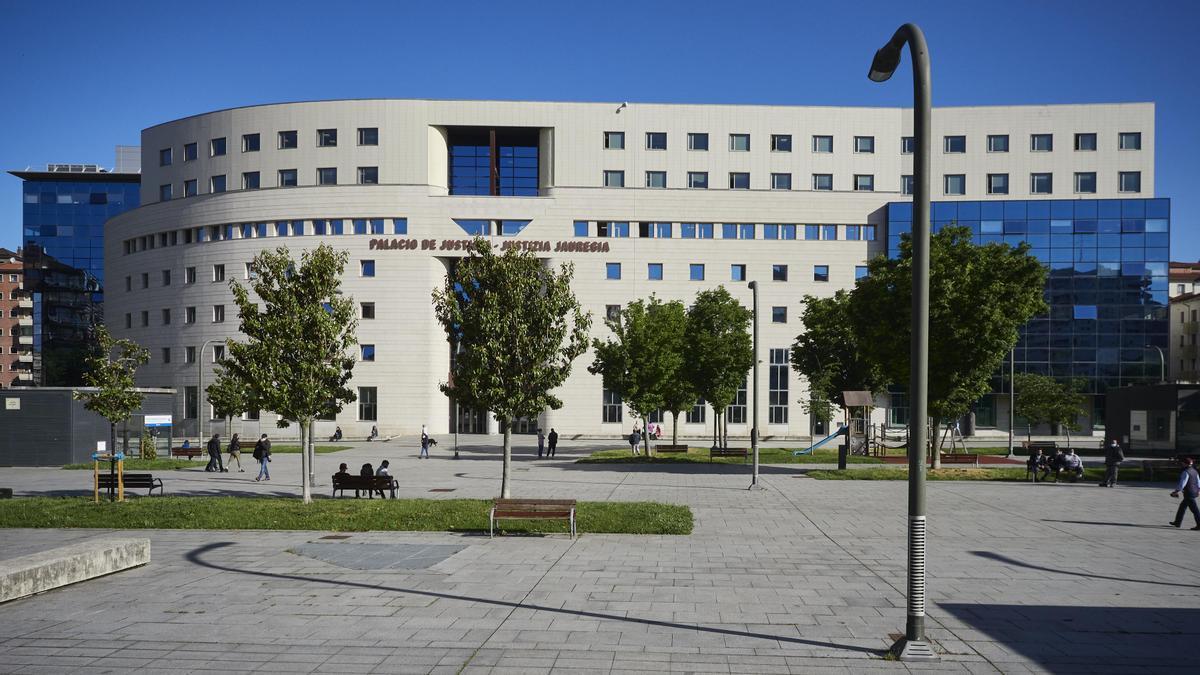La Justicia rebaja la pena al violador de una niña de 13 años en Navarra porque aparentaba ser «no menor de 16»