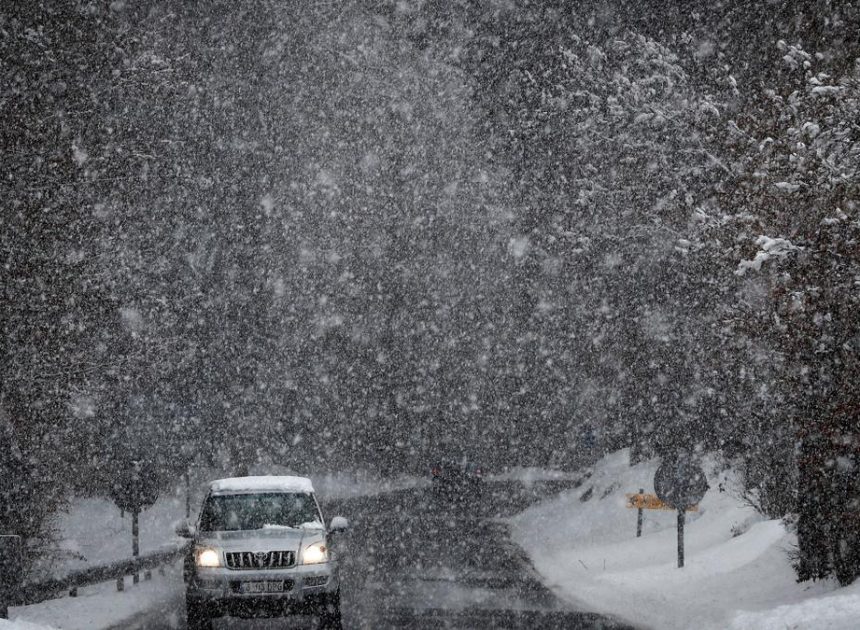 Cara y cruz del tiempo en fin de semana: cierta calma, pero aviso amarillo por nevadas en Pirineos y Meseta