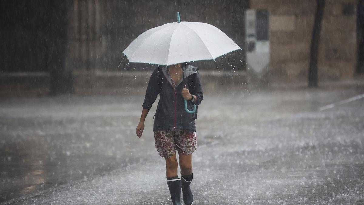 La Aemet prevé hoy una “situación adversa” por lluvias y amplía los avisos a ocho comunidades