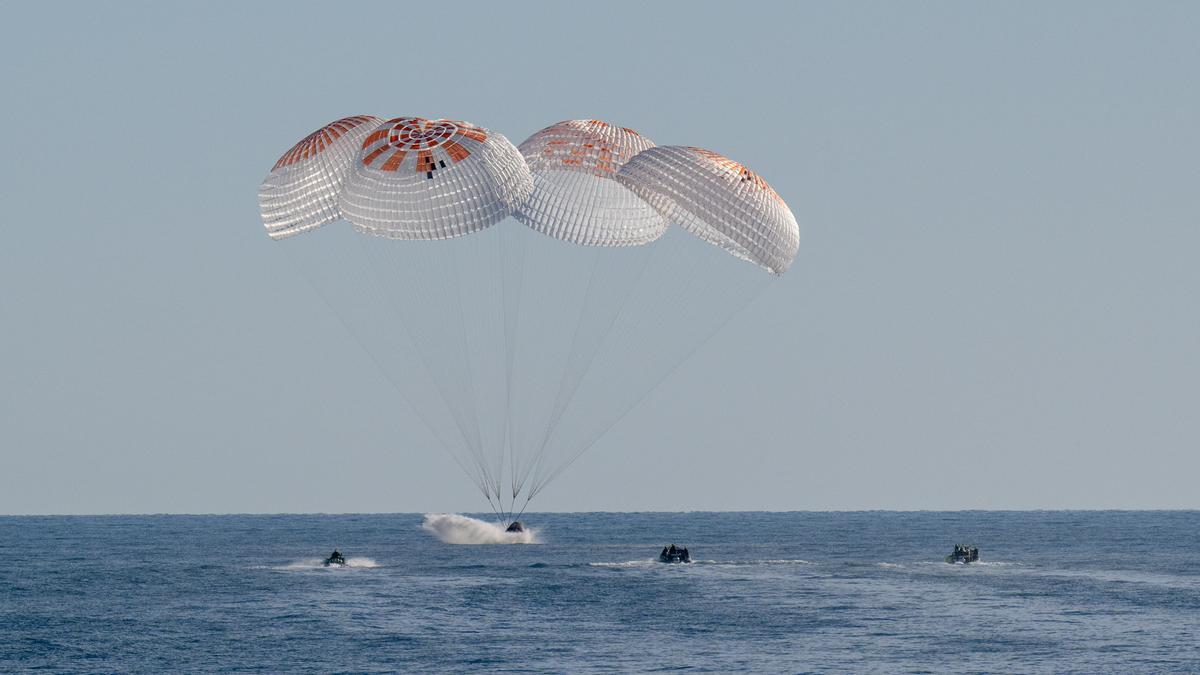 Los astronautas varados en la Estación Espacial ya están de vuelta en la Tierra