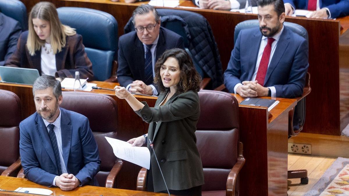La motosierra de Ayuso en sus dos años con mayoría absoluta para cercenar gran parte de los derechos LGTBI