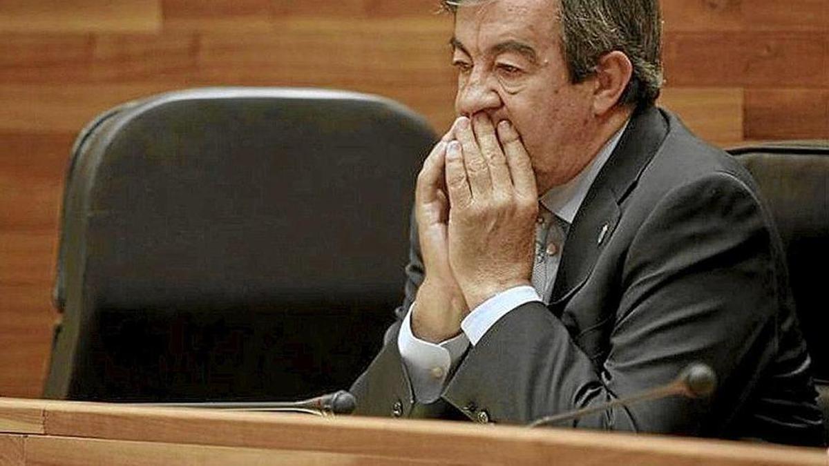 El exministro Álvarez-Cascos recurre para que no se repita el juicio que lo absolvió del desvío de fondos de Foro Asturias