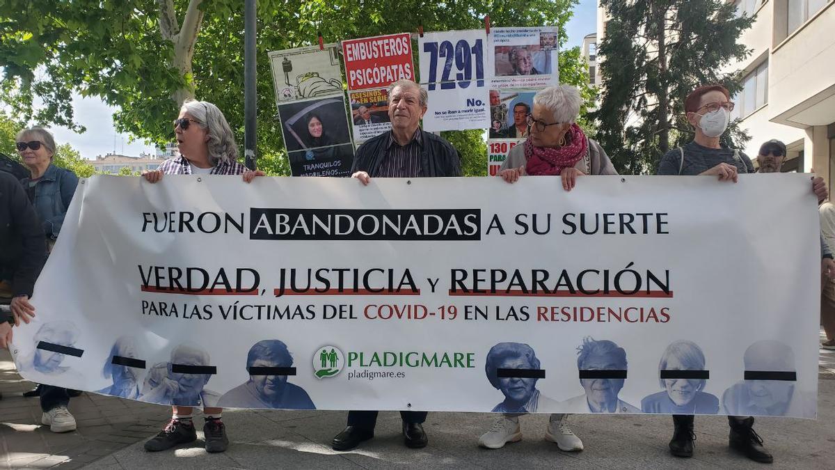 Dos juzgados cierran la vía penal para investigar las muertes en residencias mientras Ayuso ataca a las familias