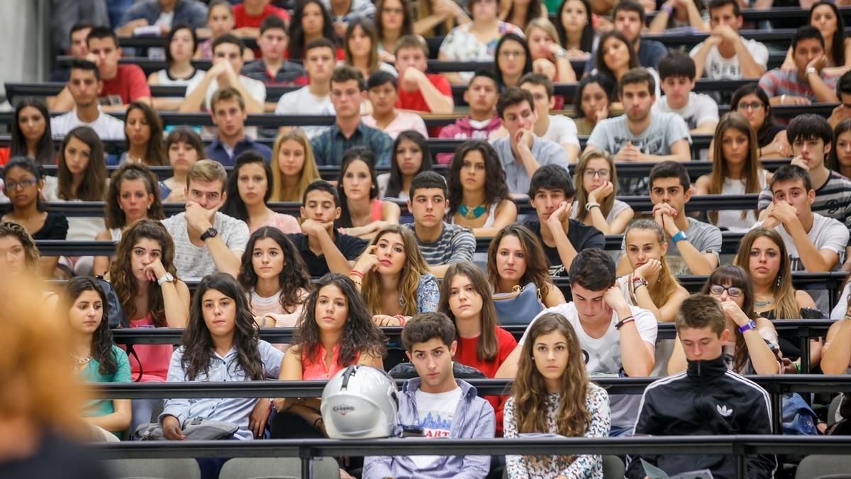 La Región de Murcia es la comunidad que menos aporta a sus estudiantes Eramus+: «No da ni para un café al día»