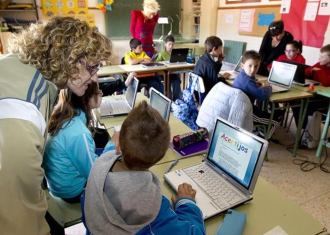 Ayuso amplía la prohibición del móvil en la escuela al uso individual de ordenadores y tabletas