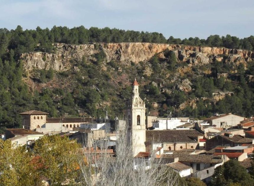 La llaman la Alhambra valenciana y está en un pequeño pueblo lleno de historia y cascadas