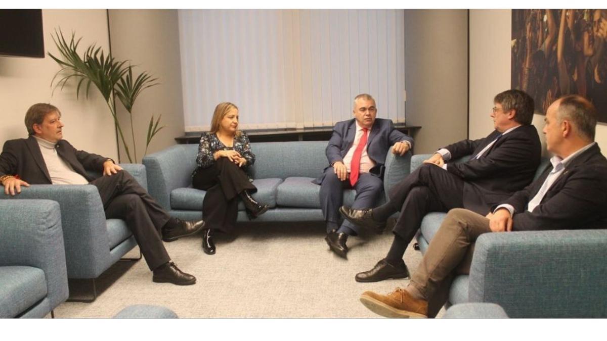 El PSOE y Junts cierran un acuerdo para la delegación de competencias en inmigración a la Generalitat