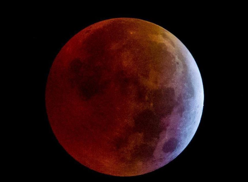 Así se ha visto el eclipse total de la Luna en diferentes partes del mundo