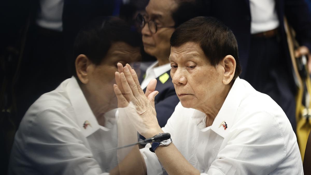 La Policía detiene a Duterte por orden de la Corte Penal Internacional acusado de crímenes contra la humanidad