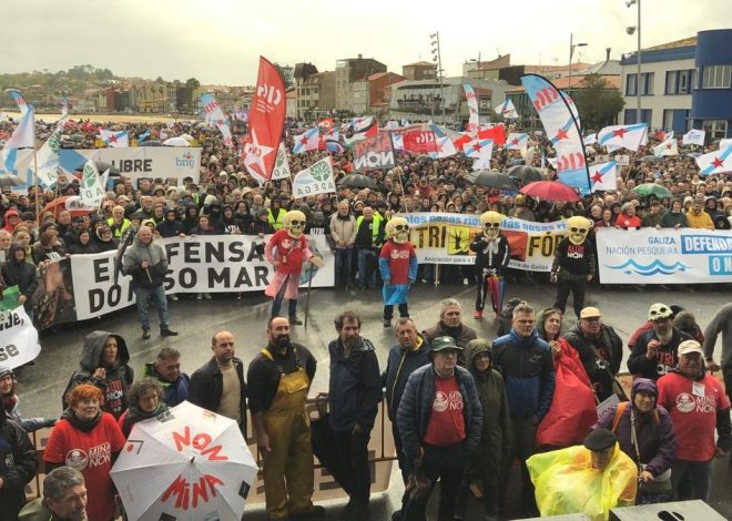 ‘Altri, non!’ por mar y tierra: miles de personas y más de 600 barcos colapsan A Pobra contra la macrocelulosa