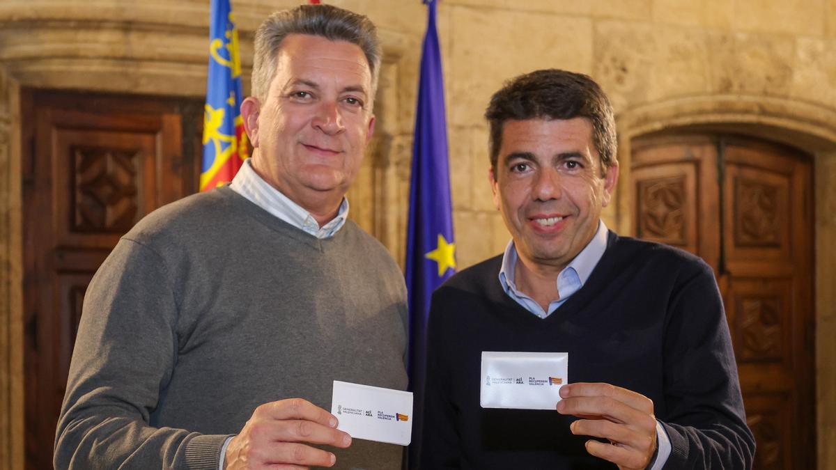 Mazón paga a las contratistas elegidas a dedo por la DANA entre un 30% y un 300% más que el Gobierno central