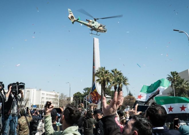 Siria conmemora la revolución por primera vez desde la caída de Al Asad: «Los helicópteros militares hoy lanzan mensajes de paz»