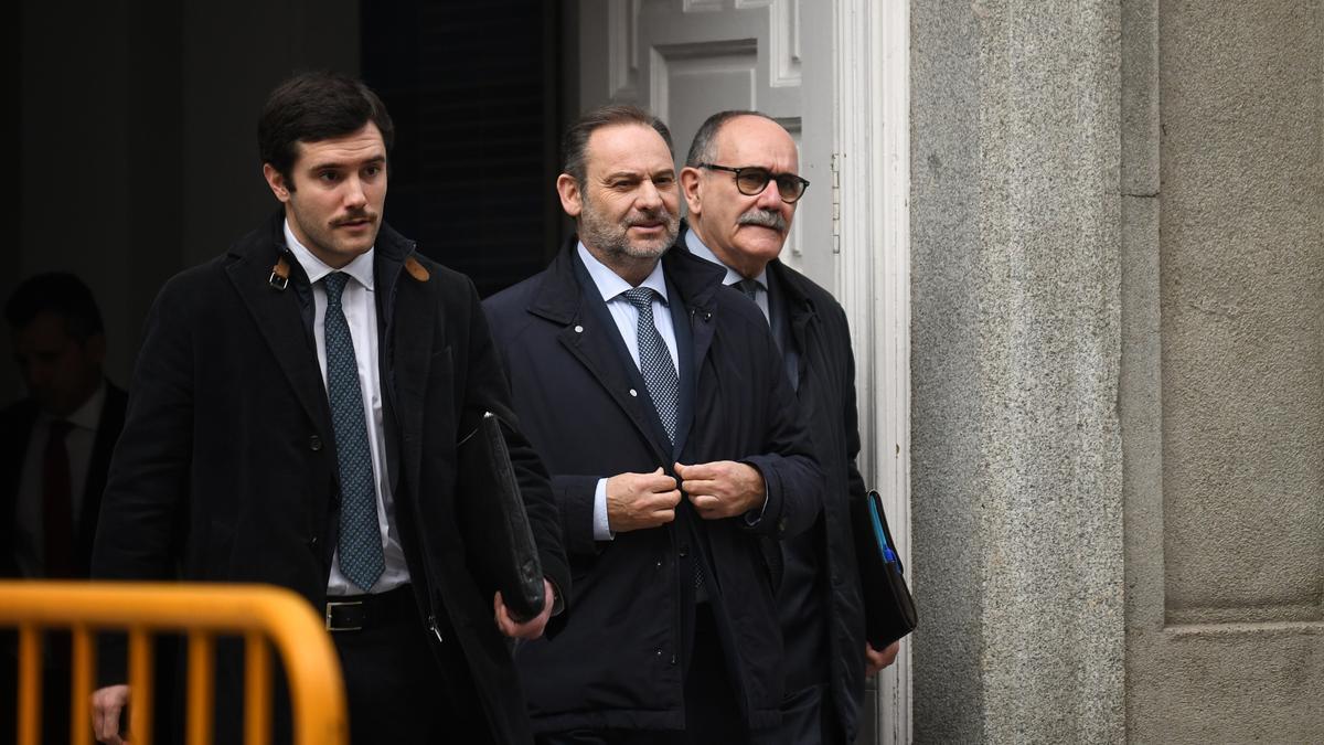 La empresa pública que contrató a la pareja de Ábalos aporta documentación a Anticorrupción en la que ella justificaba sus jornadas