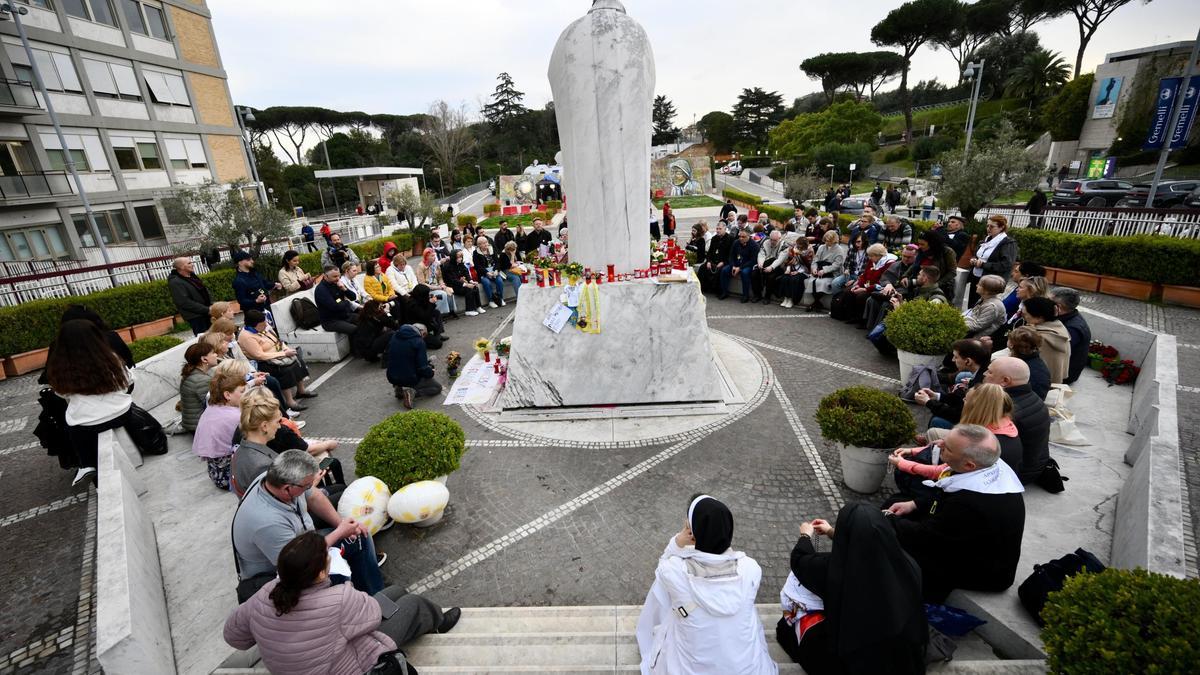 El Papa cumple 12 años de pontificado y un mes ingresado en el hospital Gemelli