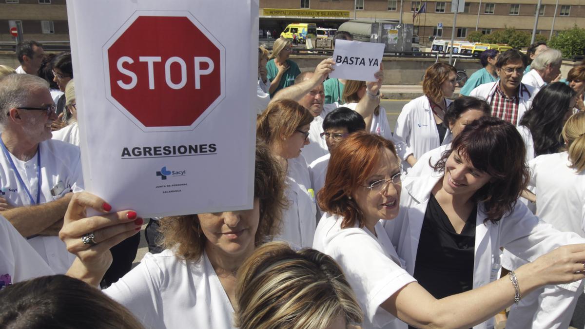 Una agresión cada diez horas: la violencia contra los médicos toca el máximo desde que se tienen registros