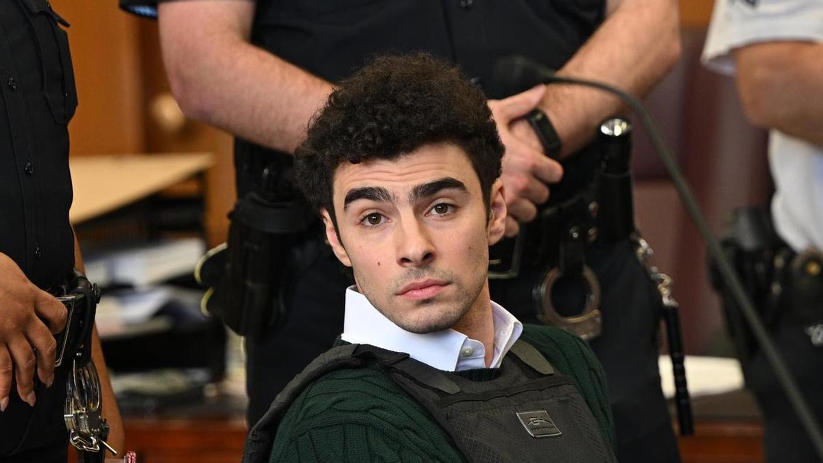 «El novio de América»: por qué el fenómeno fan en torno a Luigi Mangione podría influir en su juicio por asesinato