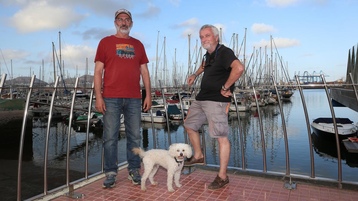 Décadas viviendo en barcos en el Puerto de Las Palmas y ahora les quieren desahuciar: “De aquí no nos moverán”