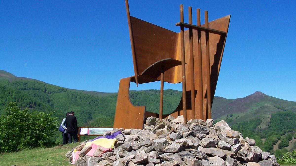 Del monolito de Maravillas Lamberto a las fosas de Paternáin: Navarra busca ampliar su red de Lugares de Memoria