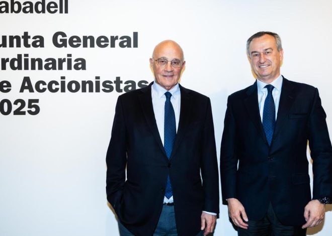 Josep Oliu (Banco Sabadell) apremia al Gobierno para “que sea claro sobre si aprobará o no la fusión» con el BBVA