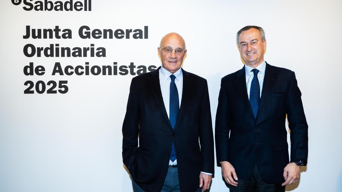 Josep Oliu (Banco Sabadell) apremia al Gobierno para “que sea claro sobre si aprobará o no la fusión» con el BBVA