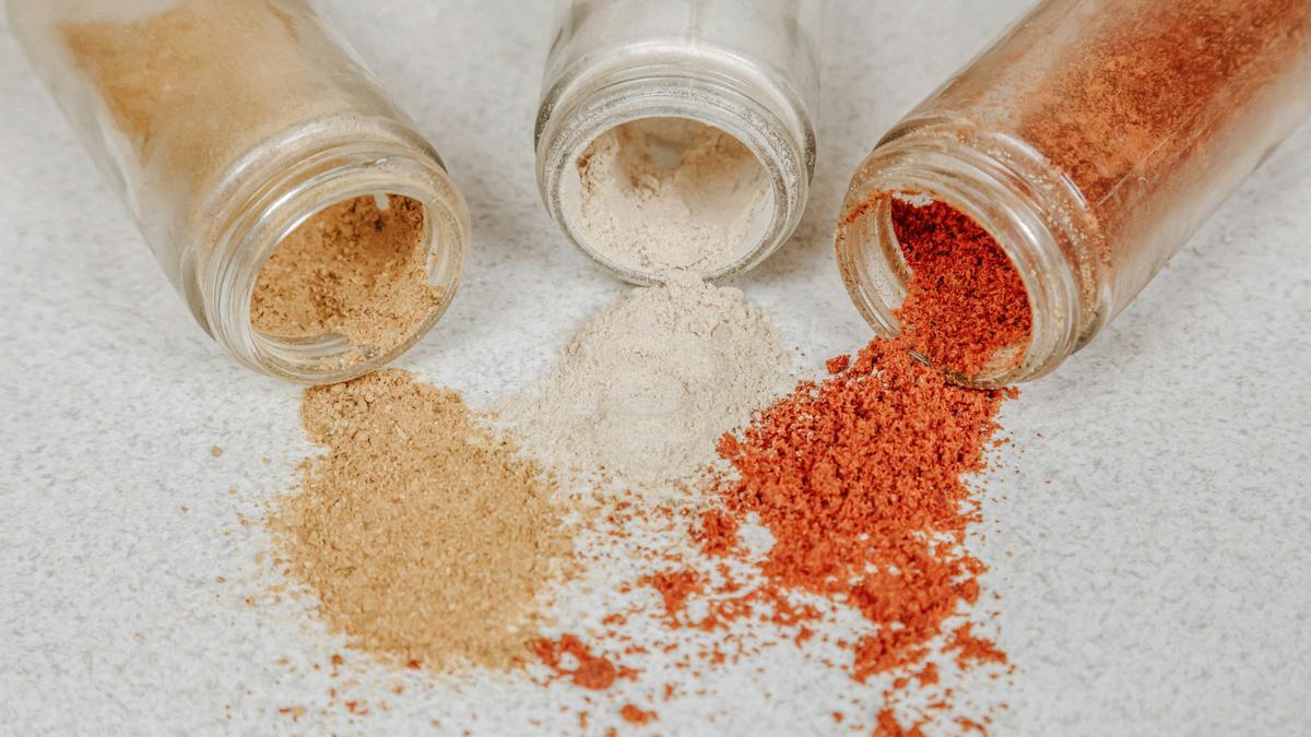 Por qué los botes de las especias pueden suponer un riesgo alimentario