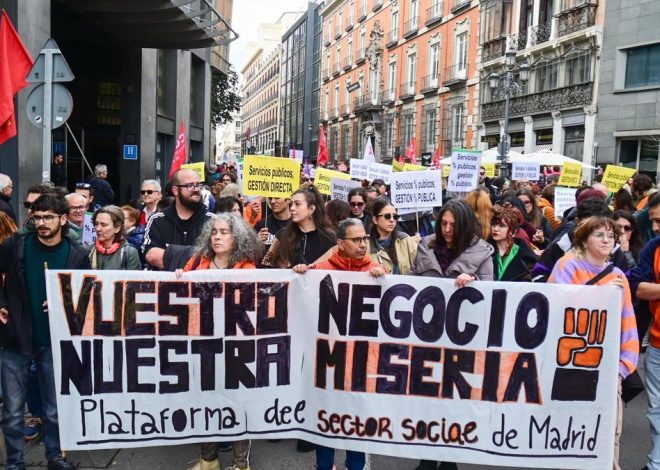 Decenas de colectivos se manifiestan en Madrid en defensa de los servicios públicos: “Son la mejor herramienta para asegurar la redistribución de la riqueza”